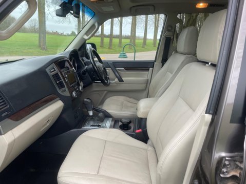 Mitsubishi Shogun 3.2 DI-DC SG3 Auto 4WD Euro 5 5dr LWB 29