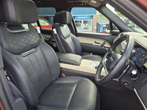 Land Rover Range Rover SV P510e PHEV 11
