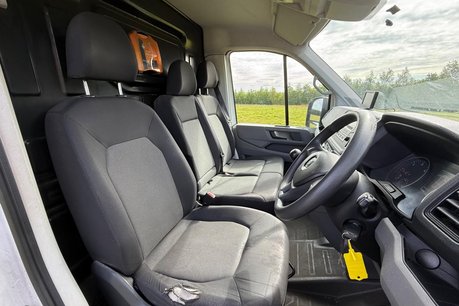 Volkswagen Crafter CR35 TDI L H/R P/V STARTLINE 10