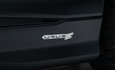 Lamborghini Urus S 33