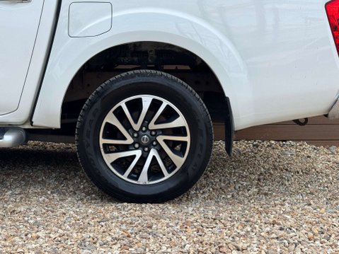 Nissan Navara 2.3 Navara N-Connecta dCi 4WD 5dr 17