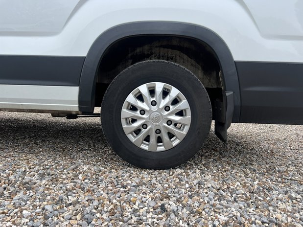 Maxus Deliver 9 LWB L3H2 (SOLD) Medium Roof Alloys Camera Sensors EURO 6 21