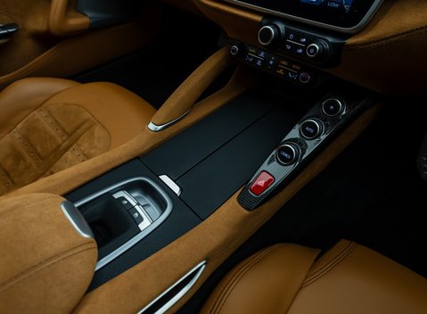 Ferrari GTC4 Lusso V12 25