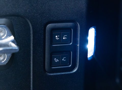 Land Rover Defender 90 D350 X-DYNAMIC HSE 30