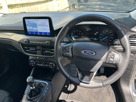 Ford Focus TITANIUM 1.0T EcoBoost 5dr 9