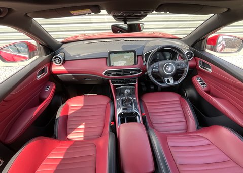 MG HS 1.5 T-GDI EXCLUSIVE 12