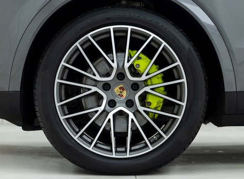 Porsche Cayenne E-Hybrid 8