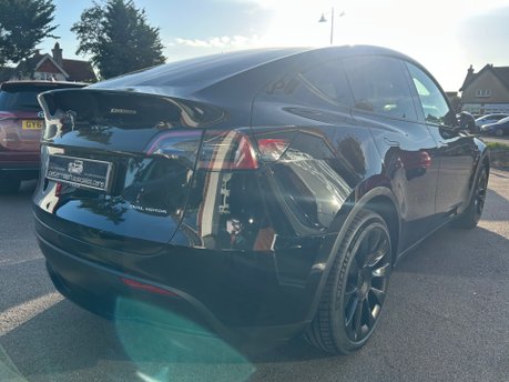 Tesla Model Y LONG RANGE AWD 6