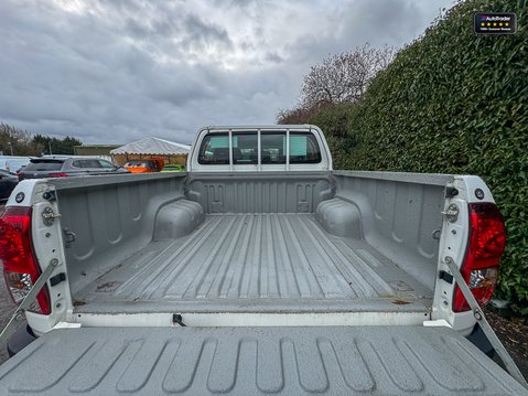 Toyota Hilux Active | 2.4 LT | AC | Sensors | Double Cab | 9
