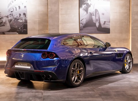 Ferrari GTC4 Lusso T 5