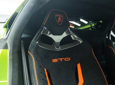 Lamborghini Huracan STO 17