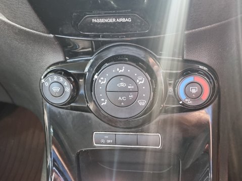 Ford Fiesta ZETEC Full Service Record Just had New Cambelt Water Pump 4 Tyres New MOT 35