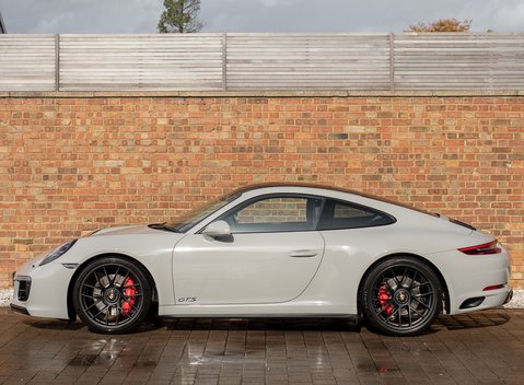 Porsche 911 (991.2) Carrera GTS 2