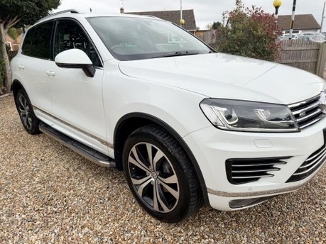 Volkswagen Touareg 3.0 TDI V6 BlueMotion Tech R-Line Tiptronic 4WD Euro 6 (s/s) 5dr 9