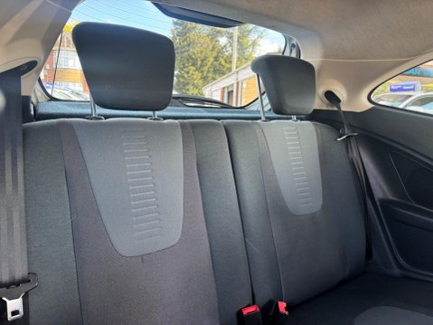 Ford Ka 1.2 Zetec Euro 5 (s/s) 3dr 26