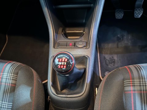 Volkswagen Up 1.0 TSI up! GTI 26