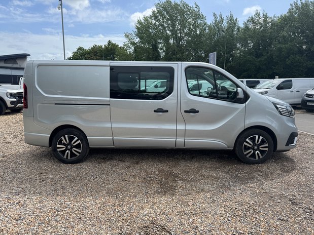Renault Trafic Crew Cab AUTO LWB L2H1 Low Roof Sport LI30 Air Con Nav EURO 6 8