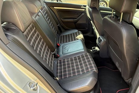 Volkswagen Golf GTI EDITION 30 T 27