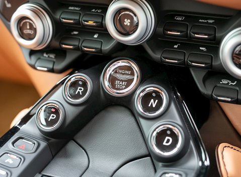 Aston Martin V8 Vantage 17