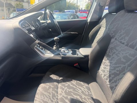 Peugeot 3008 1.6 HDi Sport Euro 5 5dr 17