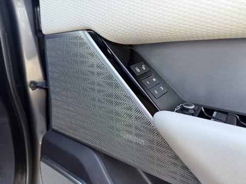 Land Rover Range Rover Velar R-DYNAMIC SE 20