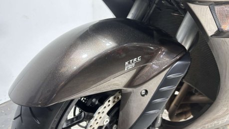 Kawasaki GTR 1400 2011 ONLY 12K FULL LUGGAGE VERY CLEAN 1400CC TOURER BIKE 36