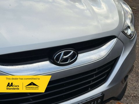 Hyundai ix35 2.0 ix35 Premium 4WD CRDi 134 4WD 5dr 8