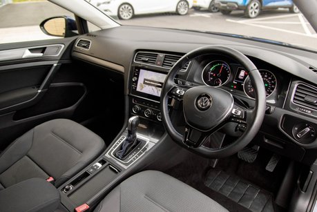 Volkswagen Golf E-GOLF