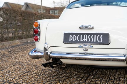 Aston Martin DB4 Series III 20