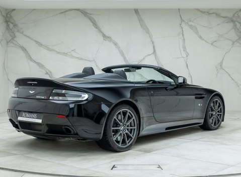 Aston Martin V12 Vantage S Roadster 3