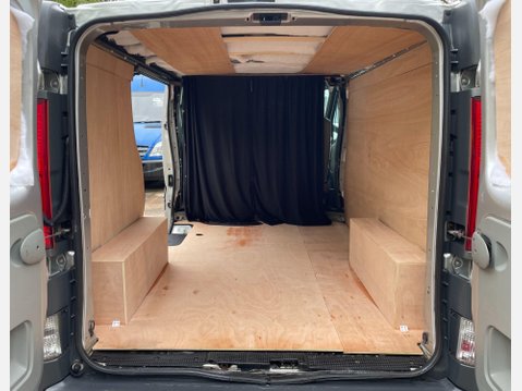 Renault Trafic 2.0 TD dCi SL29 QS6 L1 H1 4dr 18