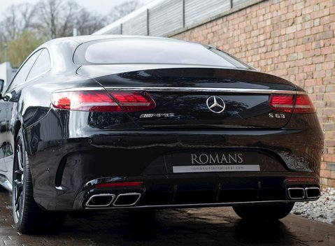 Mercedes-Benz S63 AMG Coupe 23