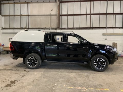 Toyota Hilux INVINCIBLE 4WD D-4D DCB 4