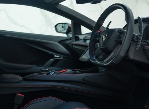 Lamborghini Revuelto 13