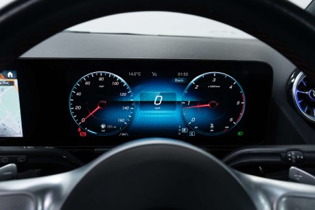Mercedes-Benz GLA 2.0 GLA220d AMG Line (Premium Plus) SUV 5dr Diesel 8G-DCT 4MATIC Euro 6 (s/ 36