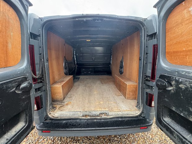 Renault Trafic SWB L1H1 Low Roof SL28 Air Con Alloys Sensors EURO 6 NO VAT 9