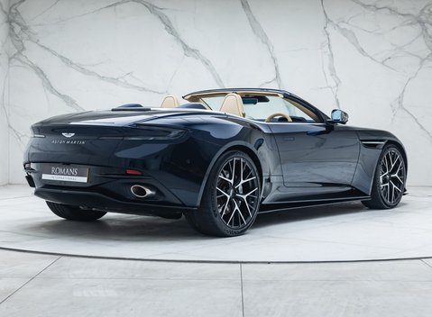 Aston Martin DB12 Volante 6