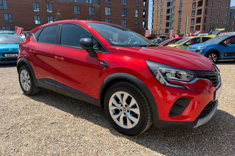 Renault Captur ICONIC TCE.. 3 MAIN DEALER SERVICES.. 1 PREVIOUS KEEPER.. STUNNING EXAMPLE 9