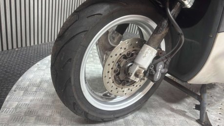 BMW C1 2002 ONLY 8K 1 OWNER GREAT LOOKING SCOOTER 125CC WITH A ROOF!! 16