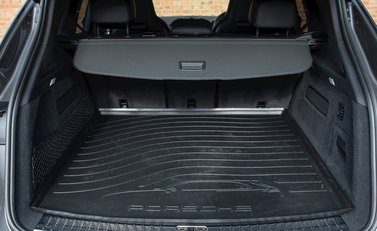 Porsche Cayenne Turbo S E-Hybrid 32