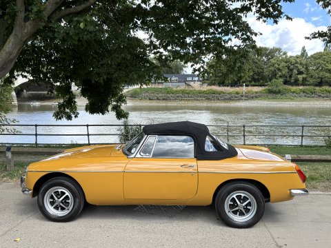 MG B ROADSTER 69