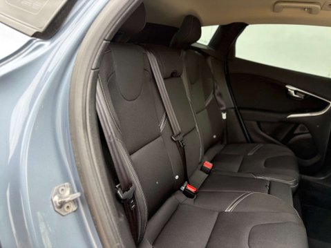 Volvo V40 2.0 V40 R-Design Edition T2 5dr 29