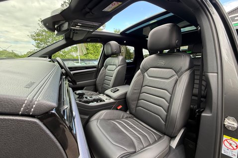 Volkswagen Touareg V6 BLACK EDITION TSI - DEMO +1 OWNER - FULL VW SERVICE HISTORY 34
