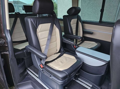 Volkswagen Caravelle 2.0 BiTDI BlueMotion Tech Executive MPV 5dr Diesel DSG 4Motion Euro 6 (s/s) 48