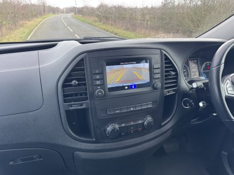 Mercedes-Benz eVito 100 KWH Tourer Pro L2 Auto Electric 9 SEATER/LWB/PARKTRONIC/VAT Q 9