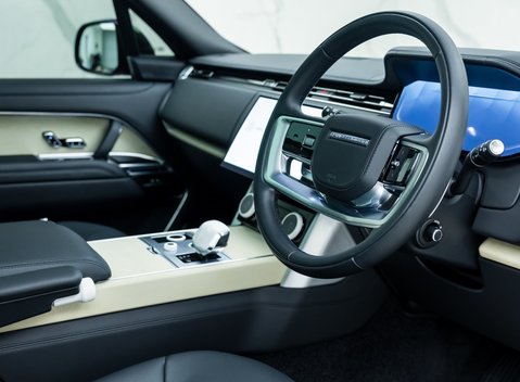 Land Rover Range Rover P530 SV 10