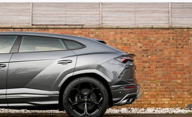 Lamborghini Urus 26