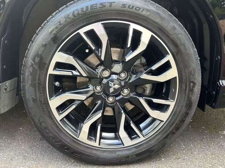 Mitsubishi Outlander 2.0h 12kWh 5h SUV 5dr Petrol Plug-in Hybrid CVT 4WD Euro 6 (s/s) (200 ps) 8