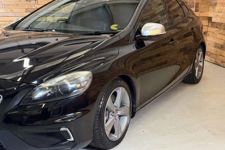 Volvo V40 2.0 T5 R-Design Pro Hatchback 5dr Petrol Auto Euro 6 (s/s) (245 ps) 25