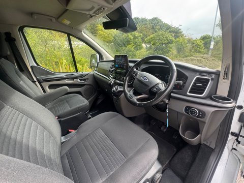 Ford Transit Custom 300 LIMITED DCIV ECOBLUE 7
